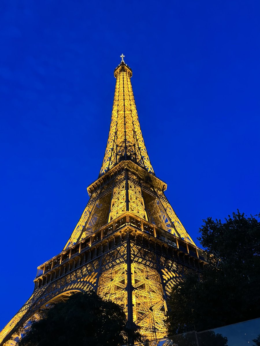 art_doda's tweet photo. The many, icon, beautiful looks of the Eiffel Tower. 
#Paris #EiffelTower https://t.co/GHiHHUHmv4