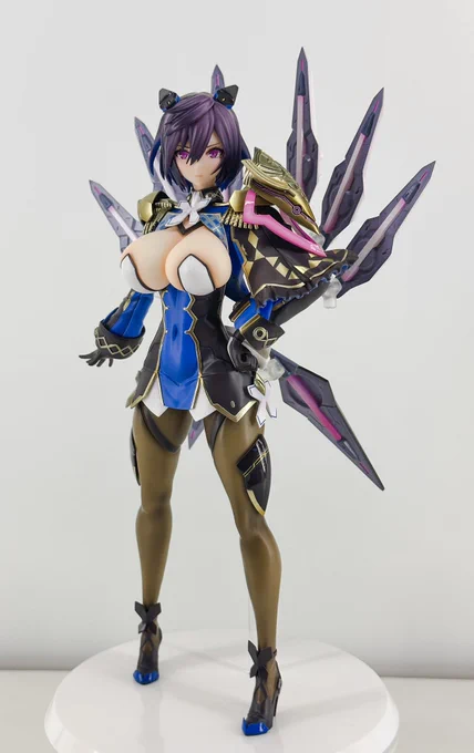 ソル・インターナショナルさん制作のPSO2es、「ホルシード」のデコマスがお披露目されました!凛々しい表情もファンタシースターのSFデザインも見事に再現してもらいました。背後のDNウィングも迫力あります。予約開始をお待ちください。ご案内中の「陽光のジェネ」ともどもよろしく。 #PSO2es