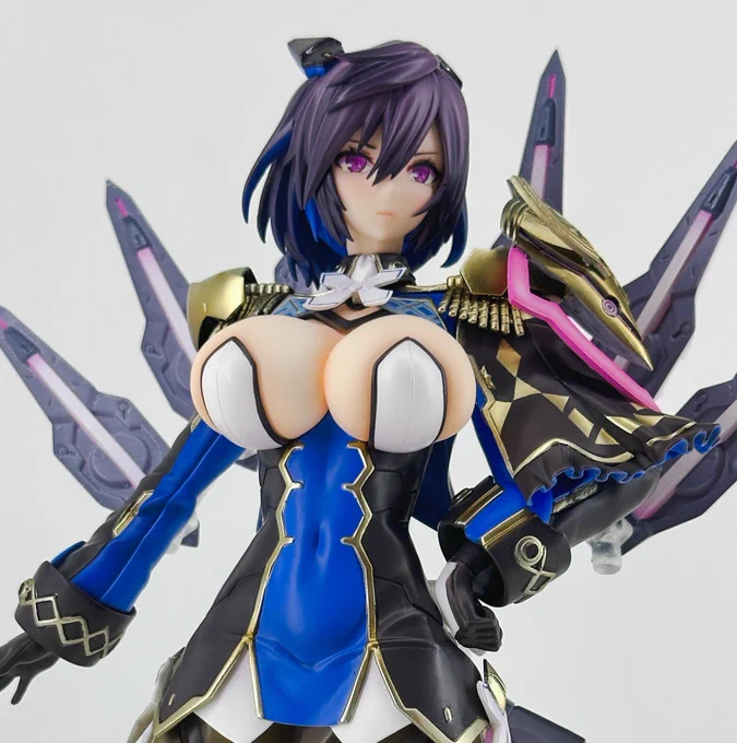 ソル・インターナショナルさん制作のPSO2es、「ホルシード」のデコマスがお披露目されました!凛々しい表情もファンタシースターのSFデザインも見事に再現してもらいました。背後のDNウィングも迫力あります。予約開始をお待ちください。ご案内中の「陽光のジェネ」ともどもよろしく。 #PSO2es