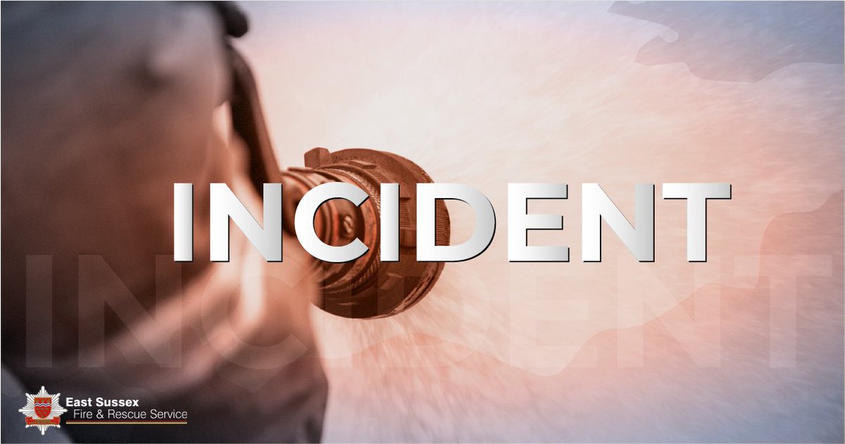 EastSussexFRS's tweet image. #Hailsham | We were called at 01:36 to a residential fire at a bungalow on Station Road, Hailsham. 4 appliances plus 1 aerial ladder platform are at the scene, our attendance is likely to scale down within the next hour. All persons accounted for. Please avoid the area.