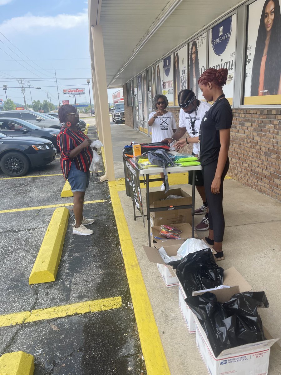 EGPGunClub's tweet photo. #EGPGC #Alabama was out in the Birmingham community today helping parents get a jump on school supplies for the upcoming school year 📚🎒❤ looking good @BrokenLinq https://t.co/hzsh1S52Gr