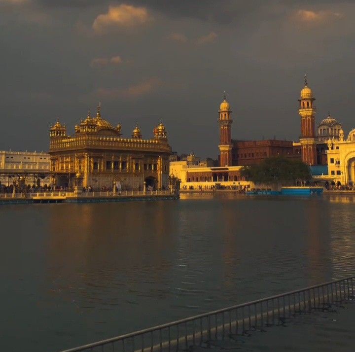Jasmeet120435's tweet photo. ਧੰਨੁ ਧੰਨੁ ਰਾਮਦਾਸ ਗੁਰੁ ਜਿਨਿ ਸਿਰਿਆ ਤਿਨੈ ਸਵਾਰਿਆ ॥🌺
ਪੂਰੀ ਹੋਈ ਕਰਾਮਤਿ ਆਪਿ ਸਿਰਜਣਹਾਰੈ ਧਾਰਿਆ ॥
💫🙏🏻 https://t.co/7vZY9zUoVp