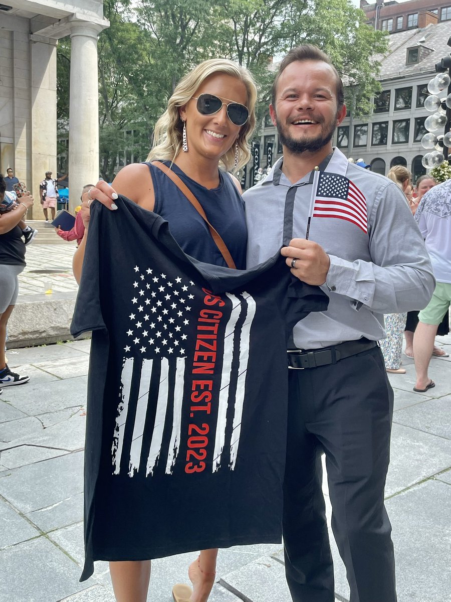 MRHSMsOliver's tweet photo. Made it official 🇺🇸 it was amazing to witness such a monumental ceremony. 3,123 days since we first applied for Wes to come. https://t.co/rZKjsnjFGE