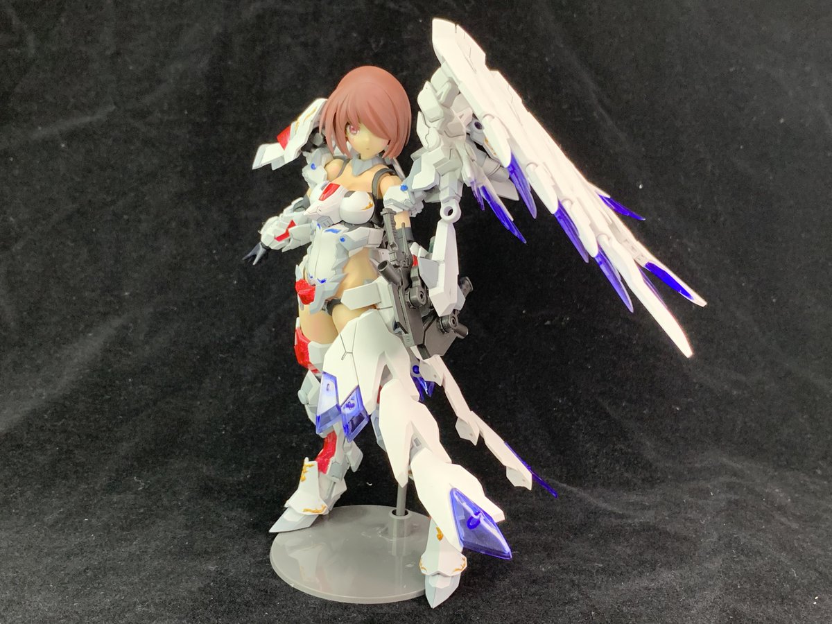 monoiLOVER's tweet image. 一雷さんの新装備完成なり!
メインカラーは白狼から頂きました、名前は《ホワイト・フェザー》意味はそのまま白い羽
#フレームアームズ・ガール
#FAガール