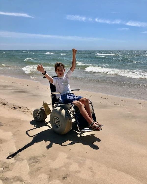 loris_voice's tweet photo. We like to believe everyone should be able to dip their toes in the water!
Liam's smile says it all.
Thank you to all who support Lori's Voice
#Celebratingabilities #beachwheelchair #lorisvoice https://t.co/1heF4XOdzp
