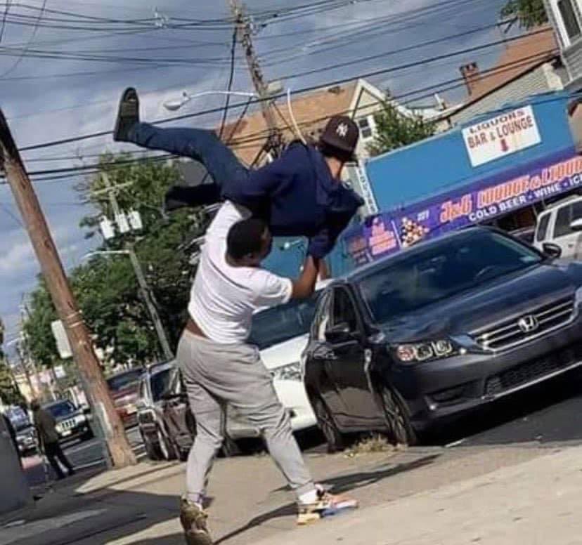 Abdiysl20's tweet image. there’s no reason for a nigga to chokeslam you on a concrete