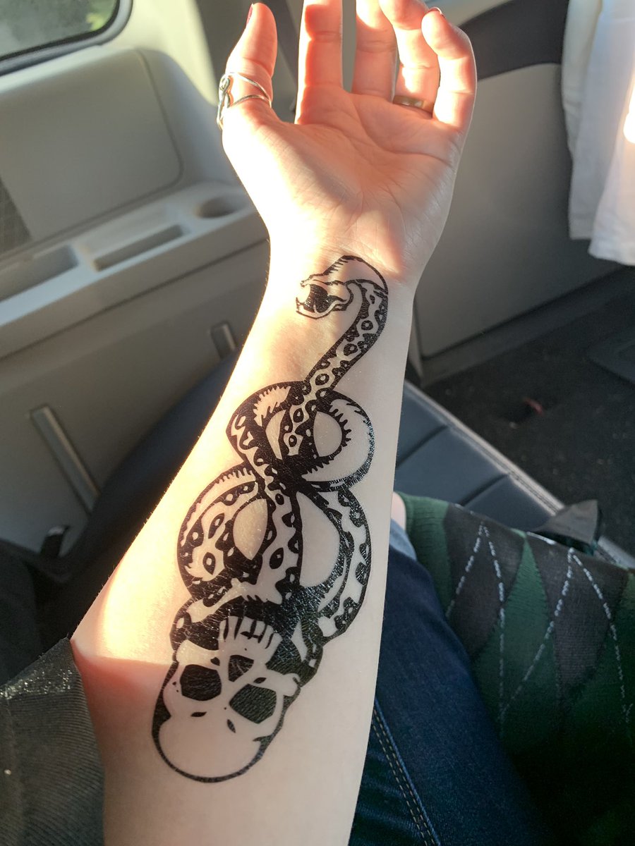 Going to a dinner party!!! 😎