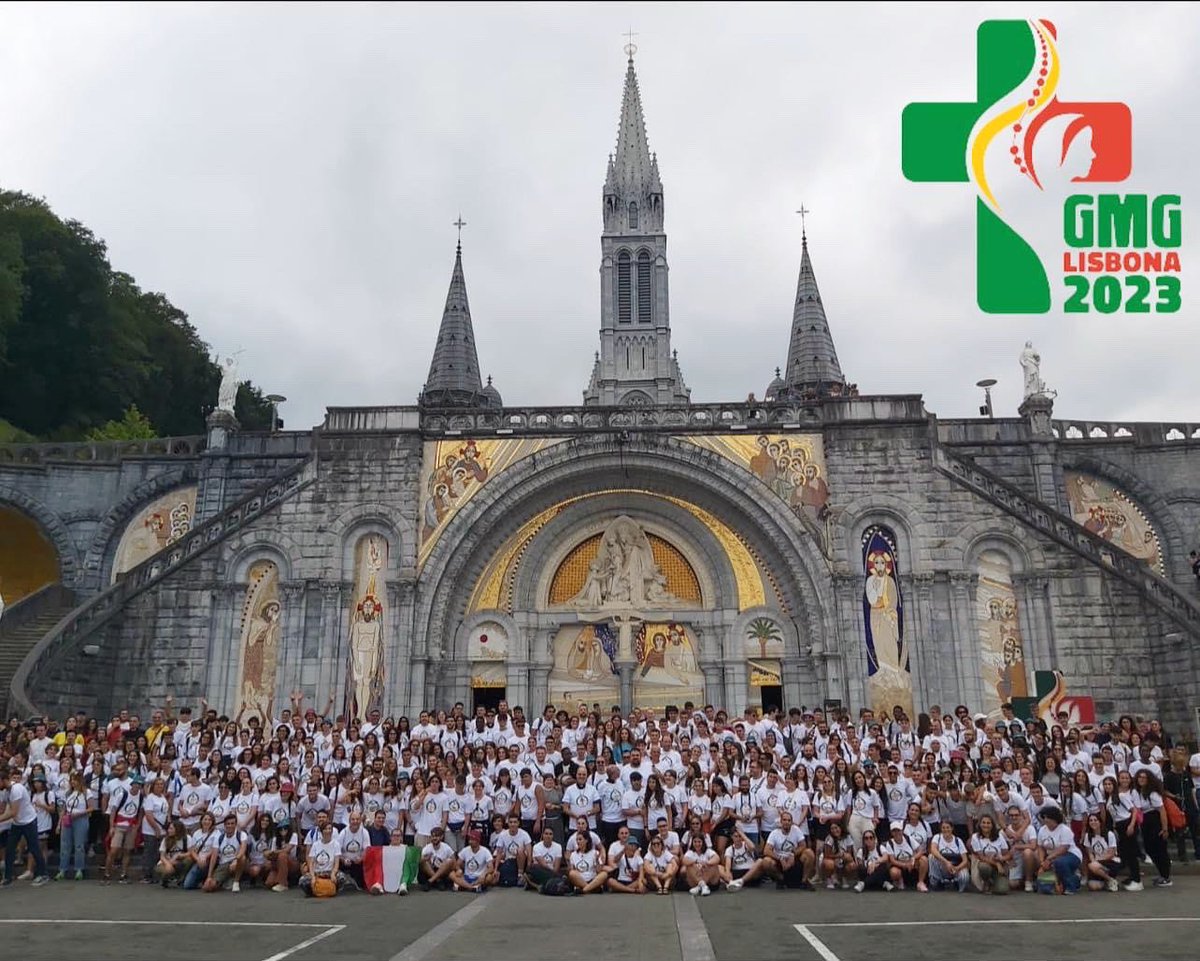 diocesisulmona's tweet photo. I giovani di Abruzzo e Molise a #Lourdes con il #vescovoFusco. Prima tappa verso la #GMG di #Lisboa2023 #JMJ2023 https://t.co/sHhdWnueKk