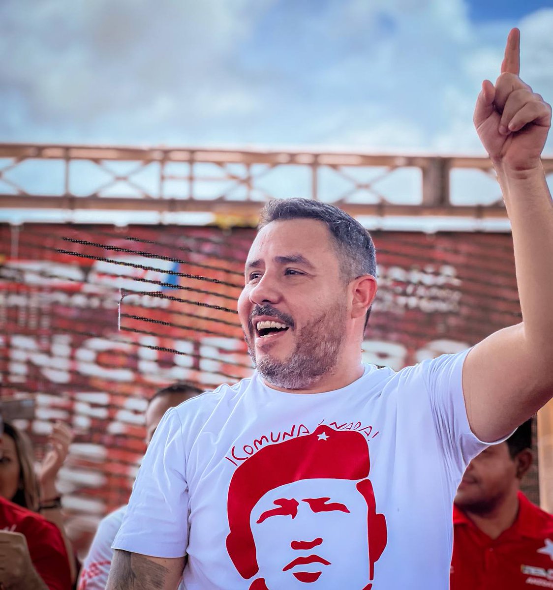 camuchamarquez's tweet photo. Municipio Guanipa Anfitrion del Ecuentro, de las Jefas y Jefes de Calle de la Zona Sur. fue una Demostracion de Fuerza herman@s Revolucionari@s comprometidos con el Proyecto Bolivariano, debatiendo líneas Orientadoras del Presidente  Maduro. FELIZ CUMPLEAÑOS  BOLÍVAR  - CHÁVEZ https://t.co/CD4gbxVw4d