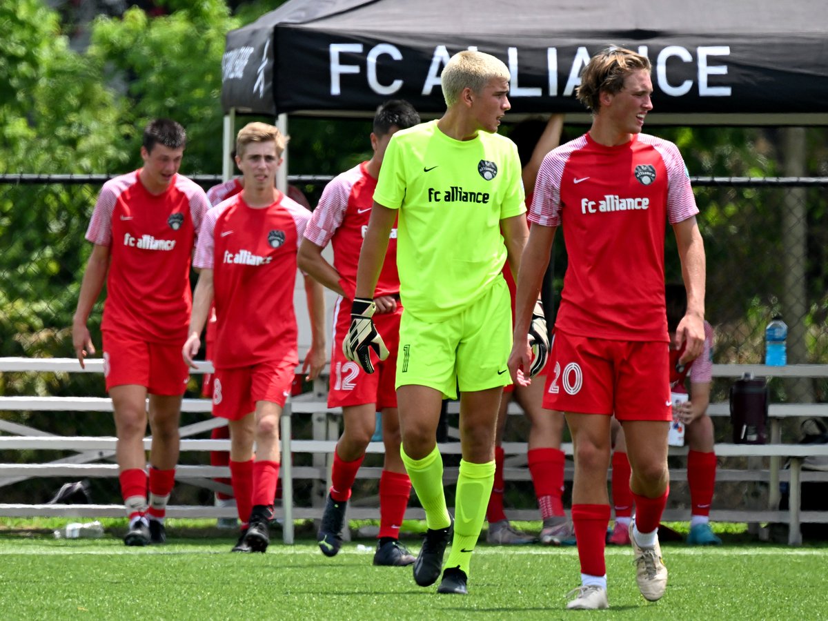 Adam_Leonard06's tweet photo. Quality preseason games today v @ConcordeSoccer and @TNSoccerClub @tnsoccerclub_GK with @BaconLauderback https://t.co/nYK3FlNk4o