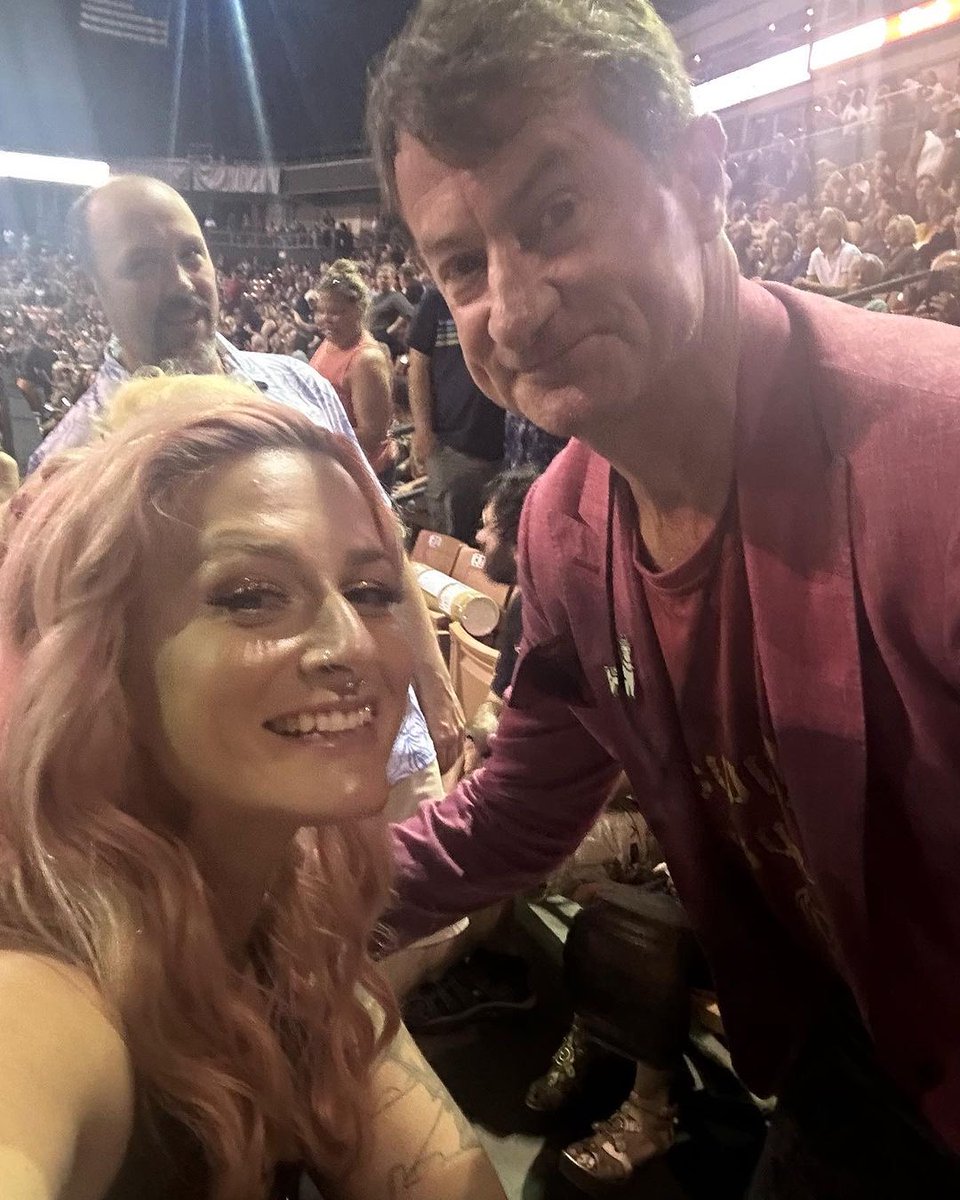 ReemDepp's tweet photo. Ben Chow is attending tonight’s show in.Manchester , NH ( via jesslikedit).
#HollywoodVampires https://t.co/z0HruIevxL