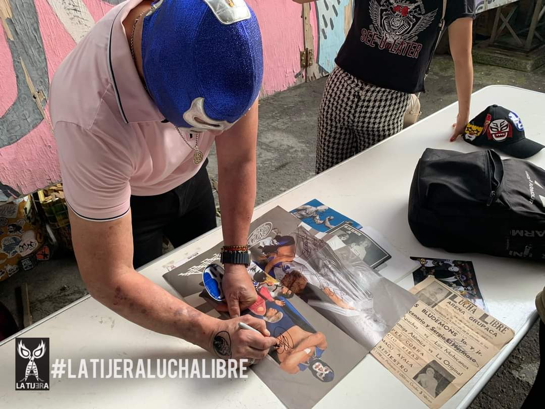LaTijeraLucha's tweet photo. Gran convivencia en el #MuseoDelJugueteAntiguoMexico con las leyendas de la lucha libre por parte de #LuchaConvivencia donde reconocieron la gran labor de @BlueDemonjr #RafaElMaya, #CachorroMendoza, #Migala, #Mogur, #Tramposo, #MiniSangreChicana #TaniaLaGuerrillera #IrmaAguilar https://t.co/7ufCLddaBE