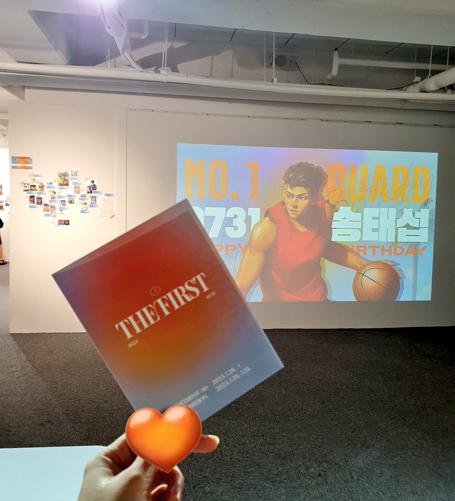 chaku_315's tweet image. 어제 전시회 다녀왔습니다✨️
멋진 작품들이 가득했고
태섭이를 사랑하는 분들이 많이 있다는걸 느끼면서 너무나도 행복했어요
태섭이 생일 광고까지 보고왔는데
제겐 좋은하루였습니다🥰💕
#송태섭생일전시회
#THE_FIRST
#더퍼스트
#여긴_태섭군의_미술관입니다