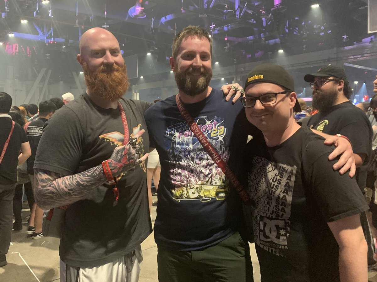 comwares's tweet photo. Great meeting you before the Primals concert! @XenosysVex https://t.co/Gimz1eRDfu