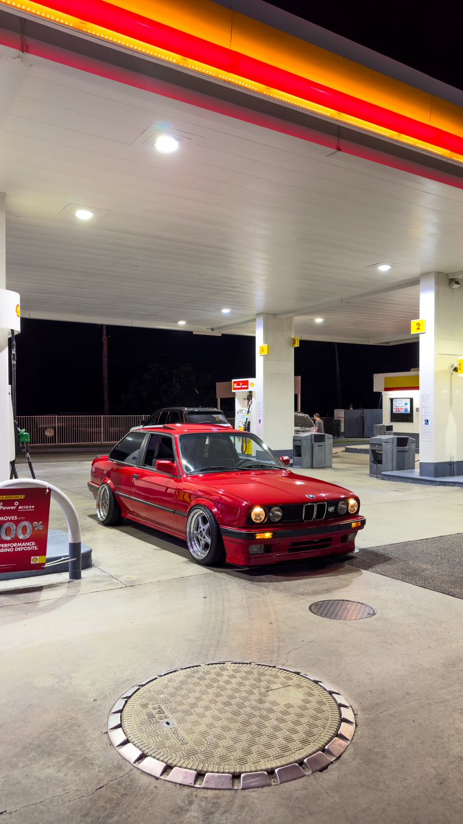 broken_e30's tweet photo. 12:22 am fill up https://t.co/ZPjVrvCN9F