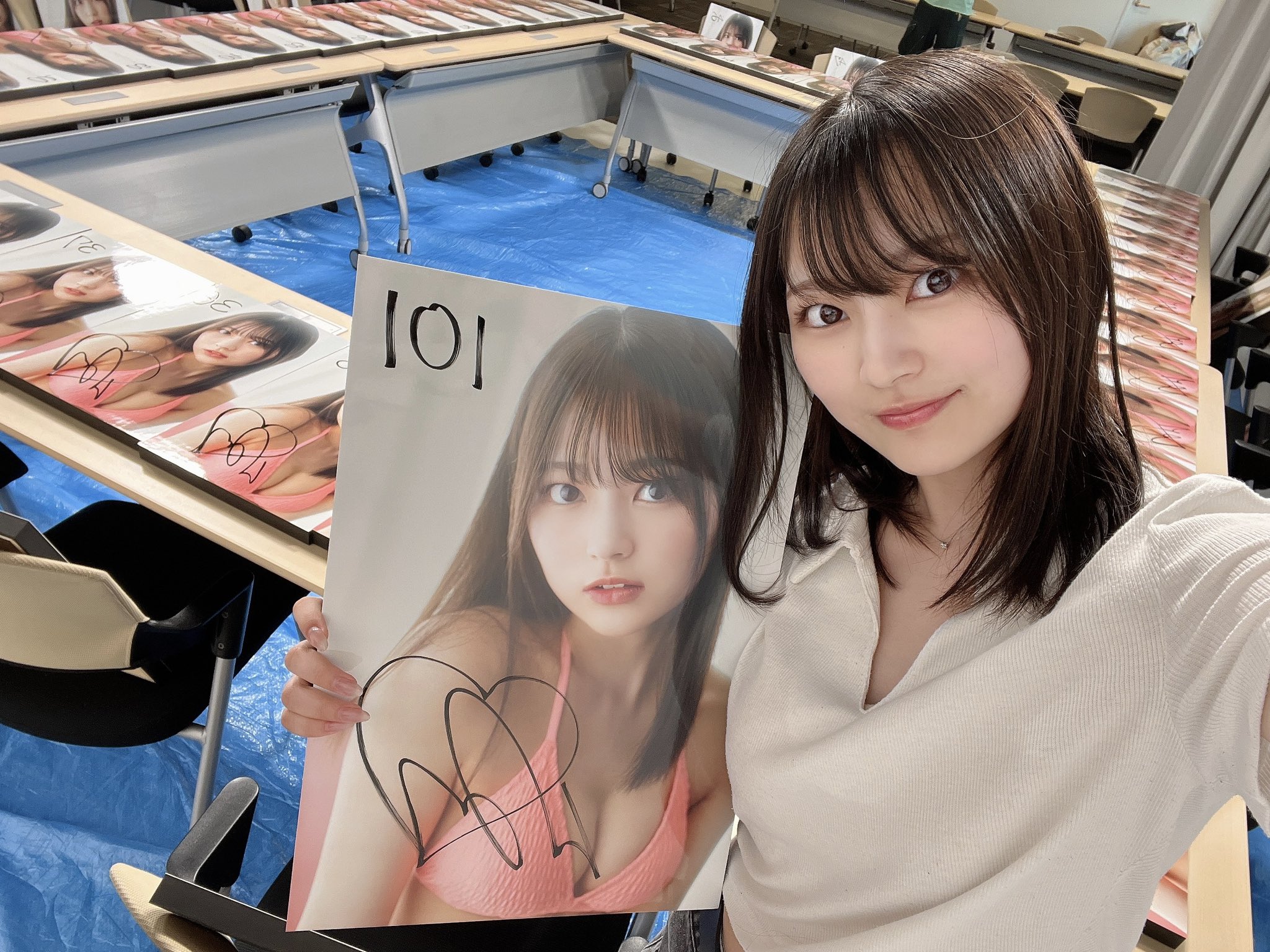 宇咲（#ババババンビ）　サイン入り写真パネル　限定100枚 宇咲（＃ババババンビ） サイン入り写真パネル | TOKYO NEWS