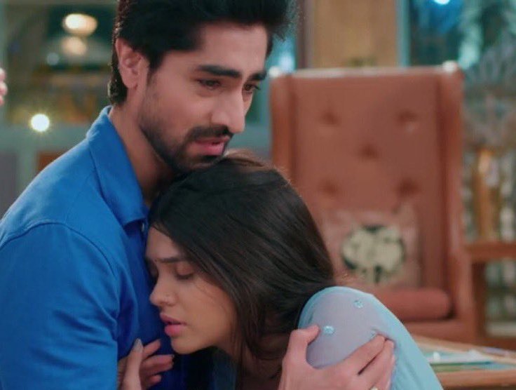 SahiraSharma's tweet photo. This single picture had more chemistry than they showed in all these 8 months!!!! https://t.co/x6nN6wFqik
