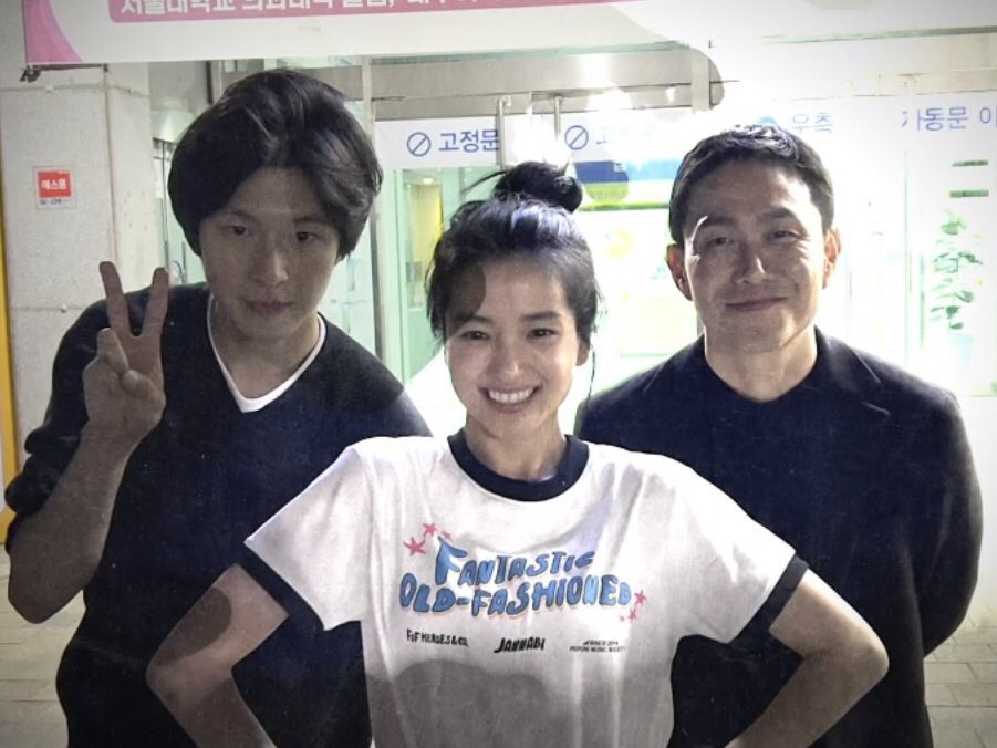 jannabisource's tweet photo. [📸] Actress Kim Taeri wearing JANNABI T-shirt, official MD from Fantastic Old-fashioned End of the Year Party! Concert Tour (2022-2023) 🐒🎪🤘💕

©️ Revenant's Ep 12 credits 

#JANNABI #잔나비 @BandJannabi https://t.co/V3O4SV8mxE