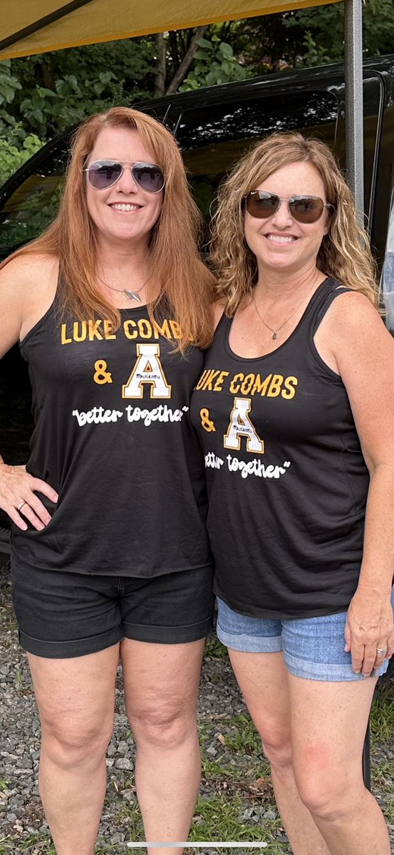ChannonSloan's tweet photo. @lukecombs https://t.co/R1r34yVQdx
