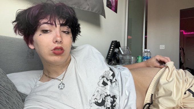 peep the new hair, if ur not to focused on my body <3   https://t.co/icWpUBuMk6 https://t.co/EMxl6Mj