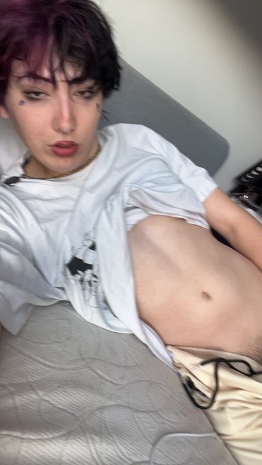 peep the new hair, if ur not to focused on my body <3   https://t.co/icWpUBuMk6 https://t.co/EMxl6Mj