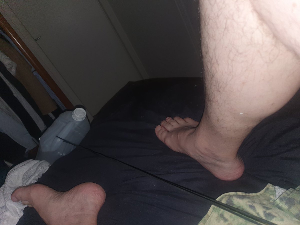 fistman73's tweet photo. Mais que fait ce bidon suspendu.... et à quoi rst il suspendu ? (Voir en commentaire) https://t.co/yFprfsLuXx