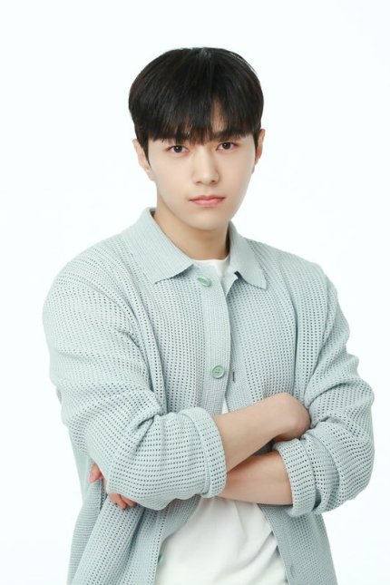 InspiritMayy's tweet photo. Myungsoo said, "The good thing about group activities is that whenever I meet my high school friends, they talk about those days." INFINITE's promotions feel like that to me. There's always a nostalgia for that time"-

#인피니트 #김명수 #엘 https://t.co/NM2owhsQeV