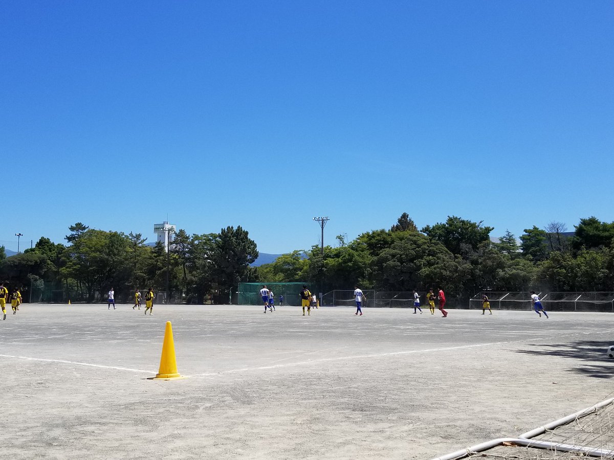 LIBERDA91715475's tweet photo. #ﾘﾍﾞﾙﾀｰｼﾞ駿東
#サッカー
今日は飛龍高校とTRMです。
卒業生の居るチームなので再会を楽しみにしていましたが高校での１年で先輩達の成長ぶりにビックリです⤴ https://t.co/GKo5lI1cAG