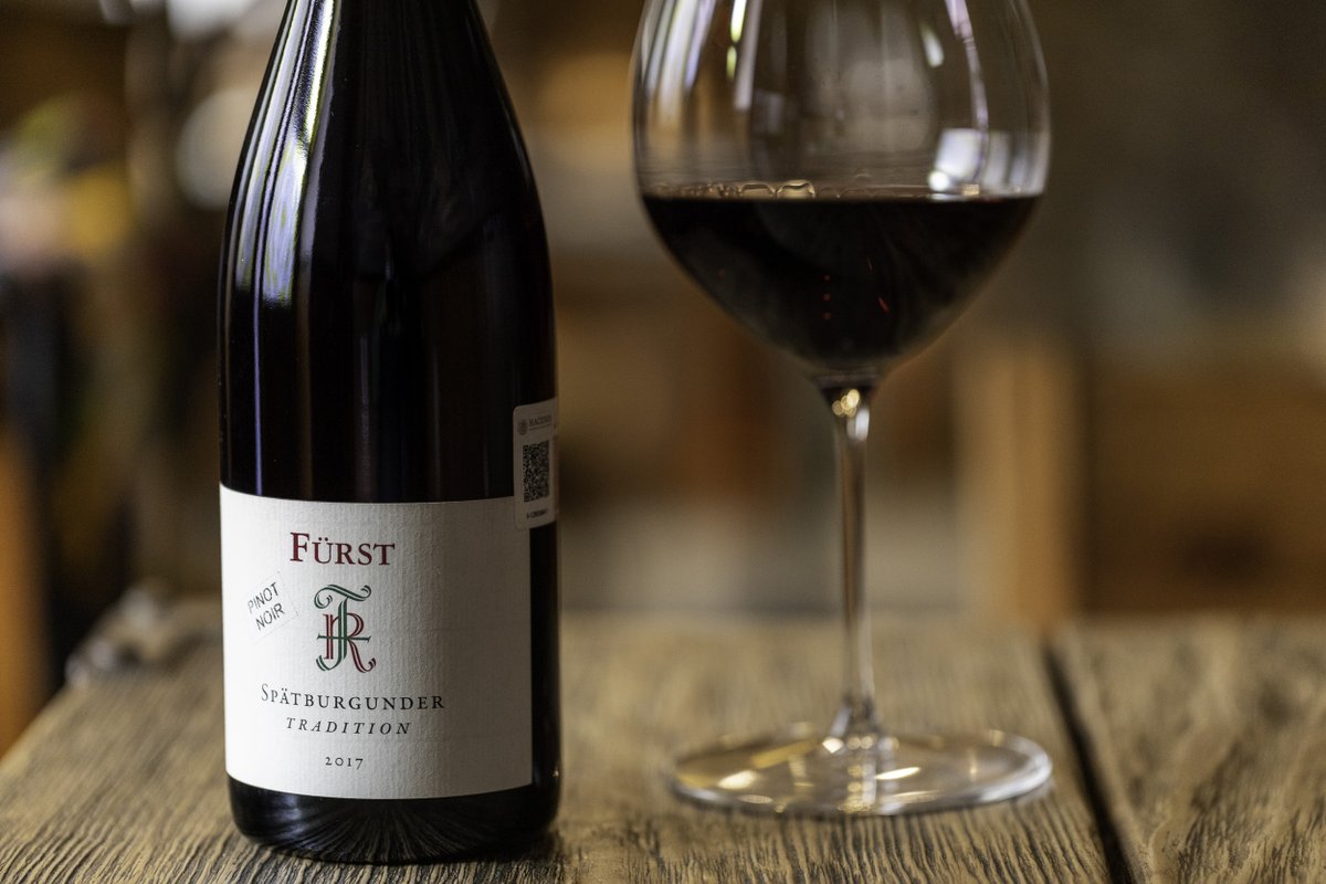 limosnerosmx's tweet photo. Un representante excepcional de Franconia, en Alemania, con uva Spätburgunder (Pinot Noir): Rudolf Fürst se elabora al estilo Borgoña, con un poco de roble, sabores nítidos de cereza negra y ciruela matizados con humo y hongos. https://t.co/Krx9jyTtG9