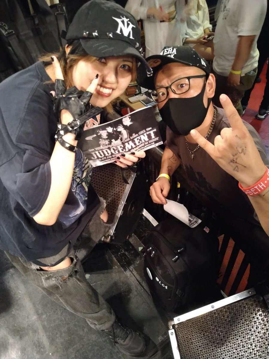 taka_seaside215's tweet photo. 新たな出会に感謝🤘
ファッションセンスが神すぎるぜ🔥
さらに❕まさかのふぇぶらぎ❕❔
ちむふぇぶ入団で関東支部はヒナACEに続いて2人目✌
ちむふぇぶの加速力がヤバイ🤪
#HiNaKo #ViM
#VillageinMaier
#teamFEBRUARY
#ちむふぇぶ https://t.co/cxivvyROb4