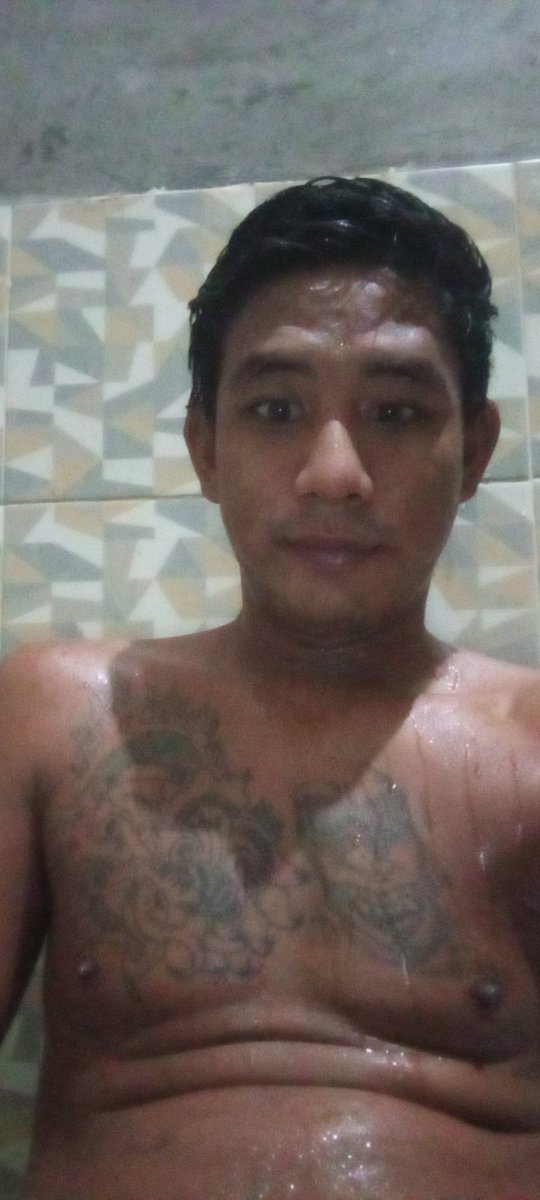 Lagi mau mandi siapa tau ada yg mau ajak ditemenin