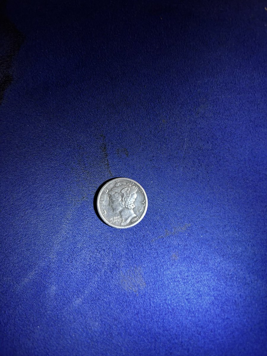 Scraps_the_Dog's tweet photo. First hunt with my new Garrett’s AT Pro, short hunt but good finds. My oldest dug silver, 1926 mercury dime and a harness heart. #Metaldetecting #Garrett #ATPro https://t.co/73Lcq5tNEl