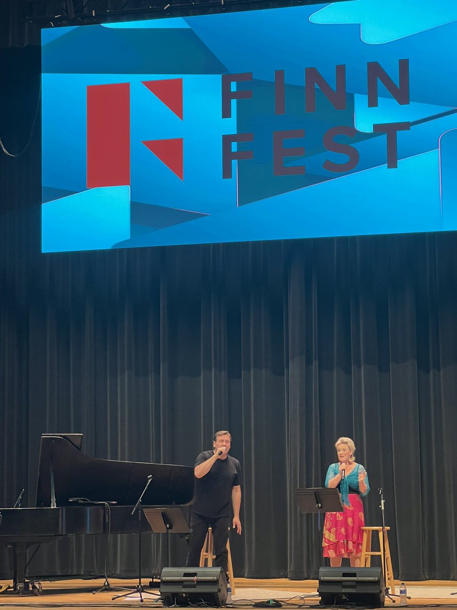 JarmoSareva's tweet photo. #FinnFest 2023: lauantai-illan konsertissa Samuli Edelman ja @eeppiursin . Vaikuttava esitys! https://t.co/Gmw1iX8dAC