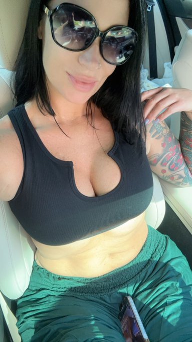 I usually stay at nicer places when I travel but I went on a last minute actual vacation with no collabing