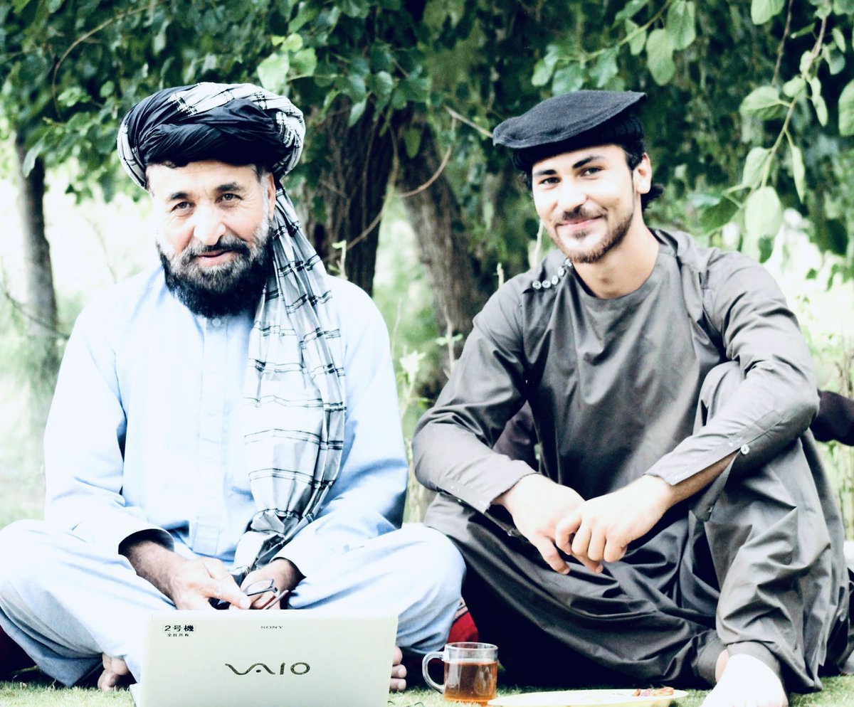 Asmat_Pacha1's tweet photo. د اور جامې پۀ تن لري اوبه ور واغوندئ 
دې خاورې ته ګلونه سرۀ او شنۀ ور واغوندئ 
ـــــــــ
د جولای دېرشمهٔ د ستر کاروان ورځ دې سپېڅلې او بختؤره شي !
د مینې پېغمبر او د شاعرانو سرلاری ښاغلی کاروان لالا دې تر ډېرهٔ عمره سلامت او ژؤندی وي . ❤️🌹

#july30karwanday https://t.co/qxANH1MREF