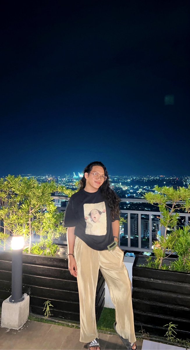 MJarcillas10's tweet photo. It was real high up that my knees were shaking! 

Roof deck view of the 40Flrs Noble Hotel Cebu. https://t.co/1Zv2HbZjVz