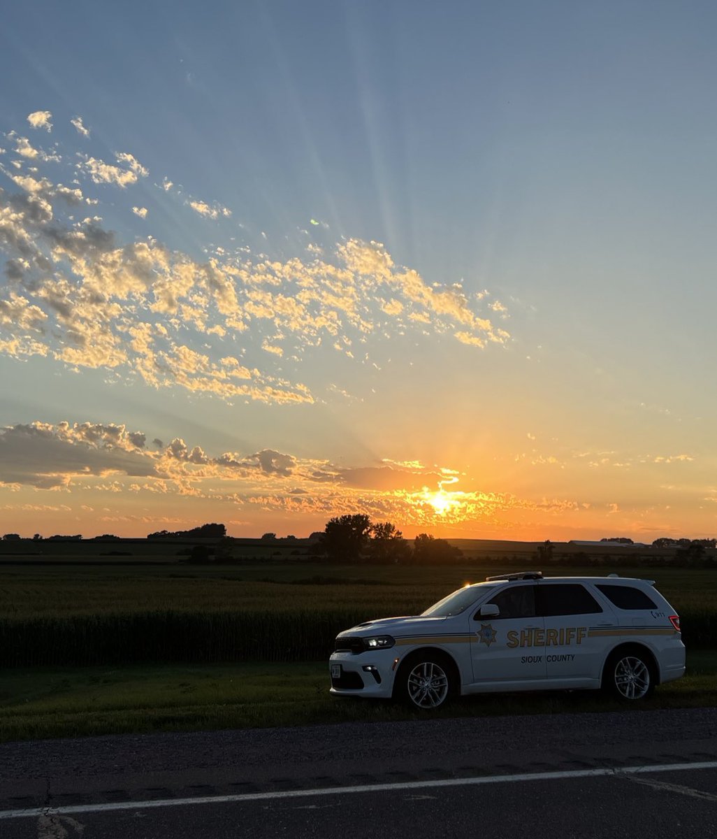 siouxcosheriff's tweet image. Good night Sioux County. (And pretty hard to beat this Sioux County sunset beyond a pretty sharp patrol vehicle).

We will not be sleeping; we will keep vigil to protect and serve as you rest easy. ❤️💙
#nightshiftlife #bluelinestrong #beutifulsunset