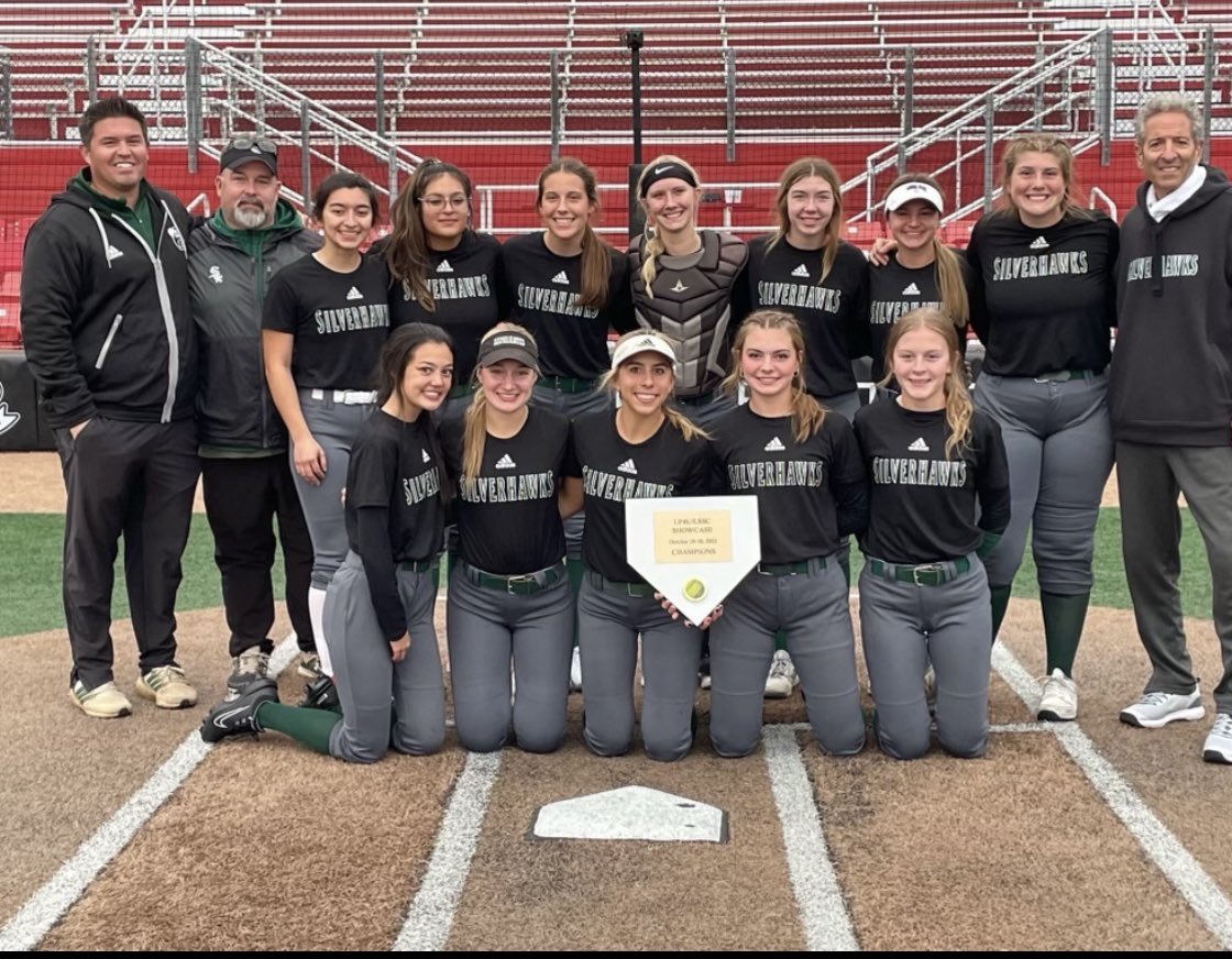 MMariah21's tweet photo. Back 2 back 2 back champs 🏆🏆🏆 Thank you @CoachThijs and @RonaldMichi1 for being amazing Coaches! You guys made these last 2 years memorable!! Will forever love my SilverHawks family! @SilverHawkSball #21signingout Maryville here I come!! @MaryvilleSB https://t.co/obimEbDMpp