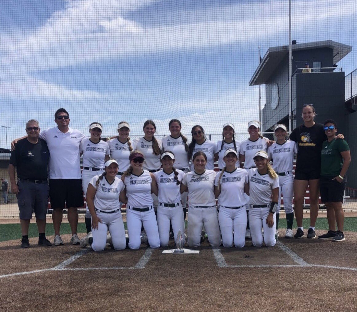 MMariah21's tweet photo. Back 2 back 2 back champs 🏆🏆🏆 Thank you @CoachThijs and @RonaldMichi1 for being amazing Coaches! You guys made these last 2 years memorable!! Will forever love my SilverHawks family! @SilverHawkSball #21signingout Maryville here I come!! @MaryvilleSB https://t.co/obimEbDMpp