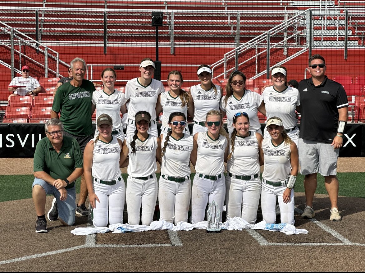 MMariah21's tweet photo. Back 2 back 2 back champs 🏆🏆🏆 Thank you @CoachThijs and @RonaldMichi1 for being amazing Coaches! You guys made these last 2 years memorable!! Will forever love my SilverHawks family! @SilverHawkSball #21signingout Maryville here I come!! @MaryvilleSB https://t.co/obimEbDMpp