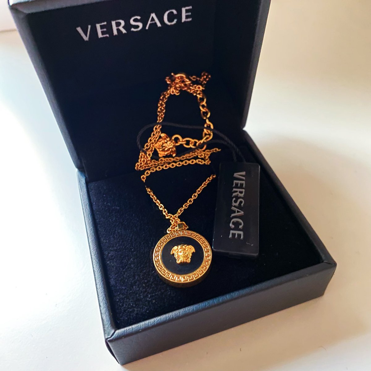 crushonskz's tweet photo. Went to @versace today ♡ This necklace wasn't on display so the SA asked if I saw it online. I told her I saw pics &amp; that their newest brand ambassador is actually my idol so I'm here to support the brand &amp; she said that's really sweet of me 🥹

오늘의 현민수 ♡
#HYUNJINxVERSACE https://t.co/xGWJt8ade1