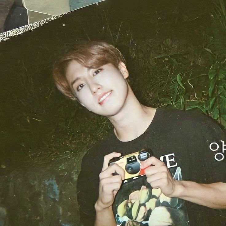 chechevika_vika's tweet photo. #minsung au 

где :

Минхо работал в самой популярной шашлычной на карьере, а Джисон решил к нему подкатить, выпрашивая скидку на тройную порцию. https://t.co/f2DLoYPzo5