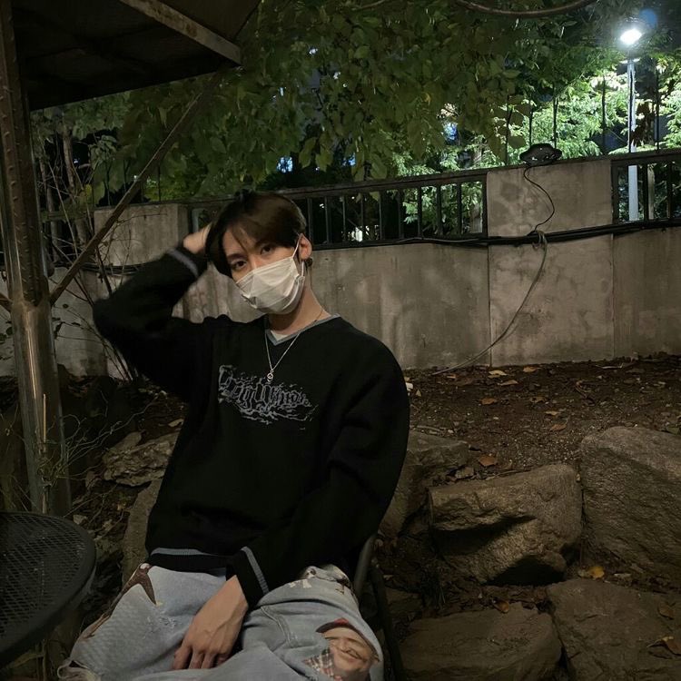 chechevika_vika's tweet photo. #minsung au 

где :

Минхо работал в самой популярной шашлычной на карьере, а Джисон решил к нему подкатить, выпрашивая скидку на тройную порцию. https://t.co/f2DLoYPzo5