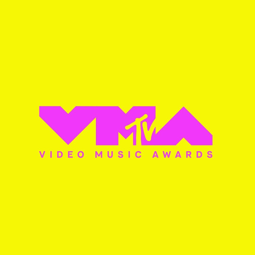 Shakira is set to become the first Latin American artist in history to receive the MTV Vanguard Award at this year's VMAs.

This award is given to artists with a significant and legendary videography in the music industry. Shakira will be the first real latina to receive it.