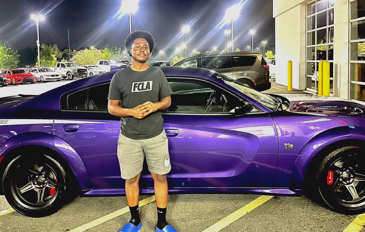 LandersCountry's tweet photo. 👏👏 Join us in congratulating Davion — he is taking home his limited-edition Dodge Charger Super Bee! 
🐝 You can reserve your dream car here: https://t.co/q309wXLV7n

📸: Salesperson Christopher Hart https://t.co/Ygaa8b7TKc