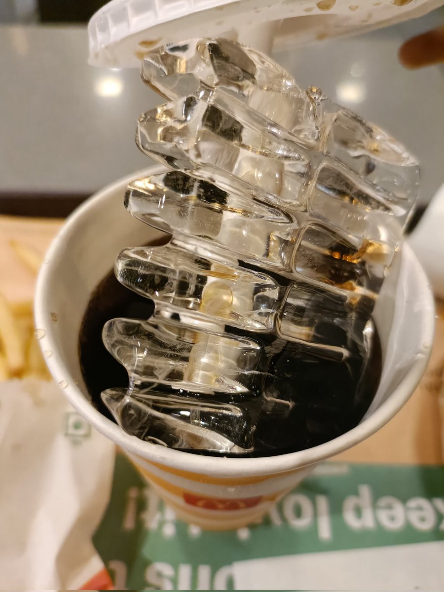 manjiree_56's tweet photo. @mcdonaldsindia serving at its best 😑 https://t.co/XcpJSuZemh