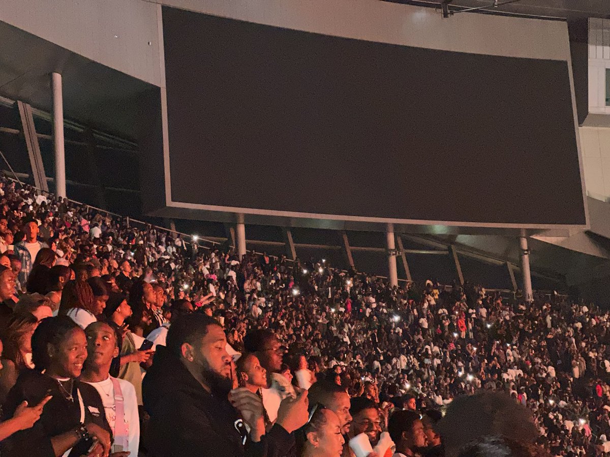 exclusive_f_m's tweet photo. What we signed up for with @wizkidayo 🦅🤍 #WizkidxTottenham https://t.co/vQD0kAzGts