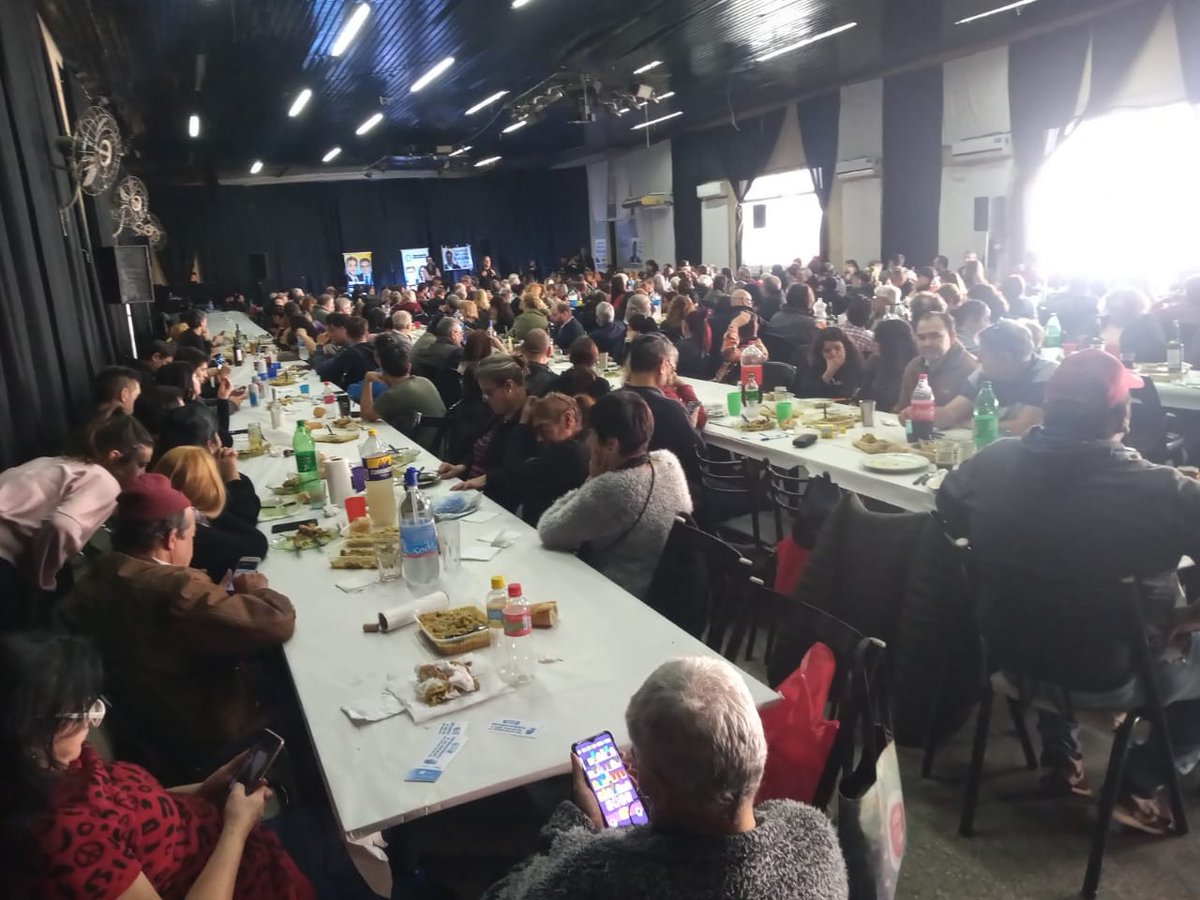 LaCorrienteMas's tweet photo. #DefenderALaPatria, defender la alegría y agradecer a cada compañero y compañera que fiscalizó en las PASO de #SantaFe 
Hermoso almuerzo de reconocimiento en #Rosario a aquellxs que cuidaron nuestros votos!! 
Gracias totales!!! https://t.co/Q39rTFpdEM
