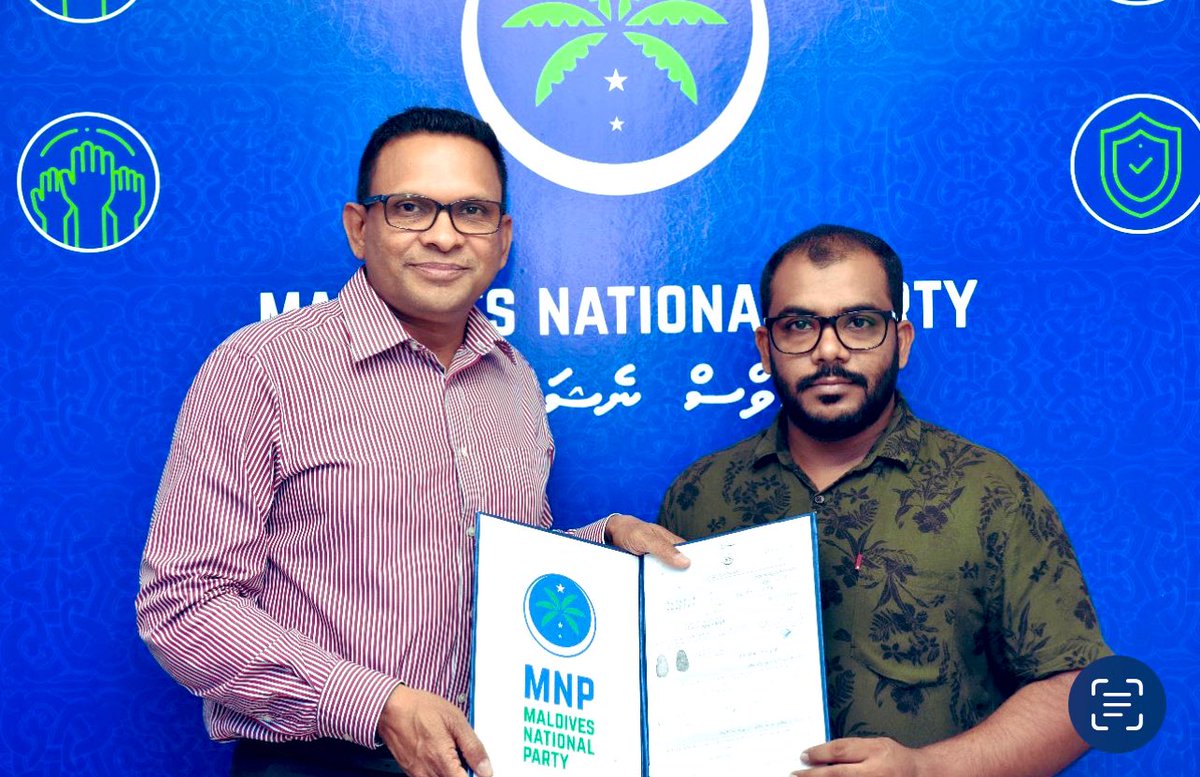 MNPSouthRegion's tweet photo. ނާޒިމްގެ މަގުބޫލުކަންދަނީ އިތުރުވަމުން، ފުދުންތެރި ރައްޔިތެއް ބިނާކުރުމަށް އެންމެންގެ ވޯޓް @nazim7878  އަށް، އުޖާލާ ޒަމާނެއް ހޯދައިދެވޭނެ ހަމައެކަނި ކެނޑިޑޭޓަކީ އެމްއެންޕީގެ ކެނޑިޑޭޓް @MNP_Secretariat @shar_f https://t.co/b04tymTtvu