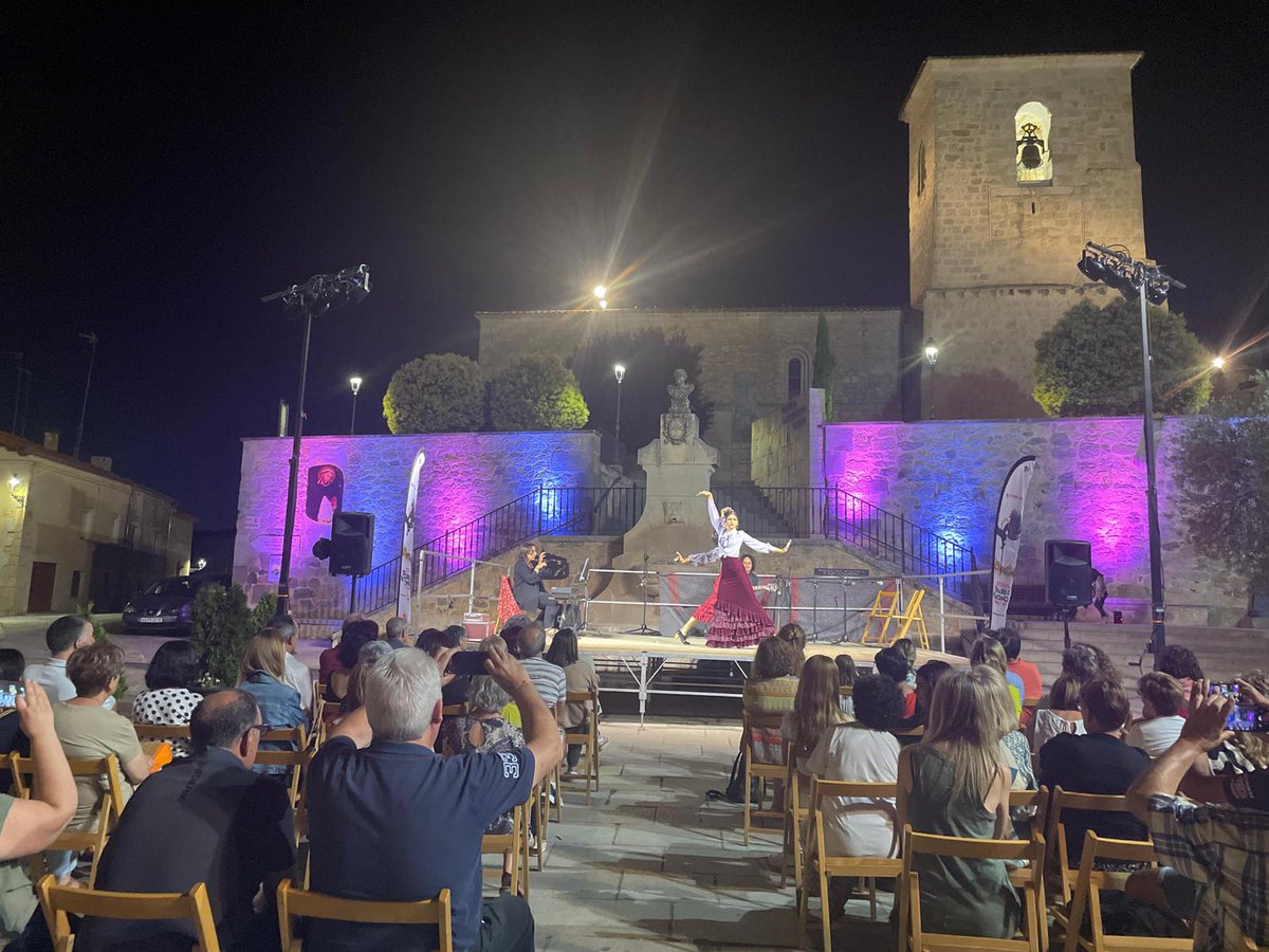 🎼 La expresión y el talento de Yorukalia Cía, con su espectáculo 'De raíces y ramas', se desplegaron frente a la Iglesia de San Sebastián, uno de los muchos atractivos turísticos de Caleruega (Burgos) <a href="/EscenarioCyl/">Escenario Patrimonio CyL</a> 
ℹ️ escenariopatrimoniocyl.es
<a href="/jcyl/">Junta de Castilla y León</a> @CyLesVida <a href="/CaleruegaTur/">ℹ️ Turismo Caleruega</a>